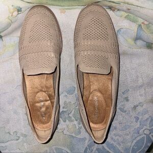 AEROSOLES Women's Tan Loafers